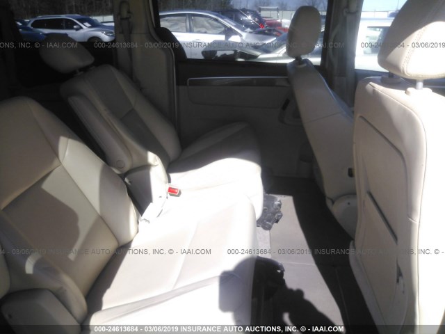 2V4RW3D19AR168825 - 2010 VOLKSWAGEN ROUTAN SE WHITE photo 8