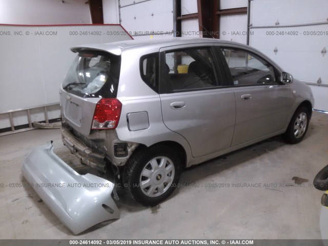 KL1TG62635B310966 - 2005 CHEVROLET AVEO LT SILVER photo 4