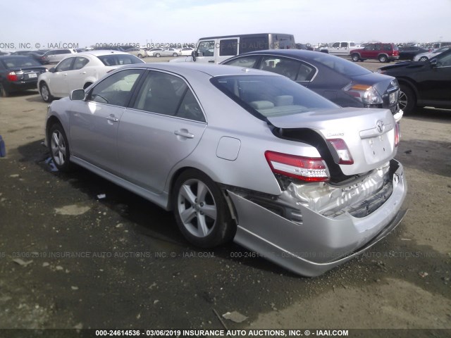 4T1BF3EK3BU230190 - 2011 TOYOTA CAMRY SE/LE/XLE SILVER photo 3