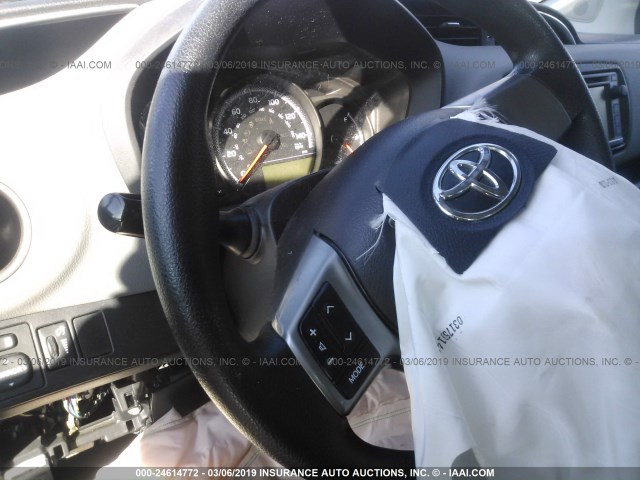 VNKKTUD36GA059383 - 2016 TOYOTA YARIS L/LE/SE WHITE photo 5