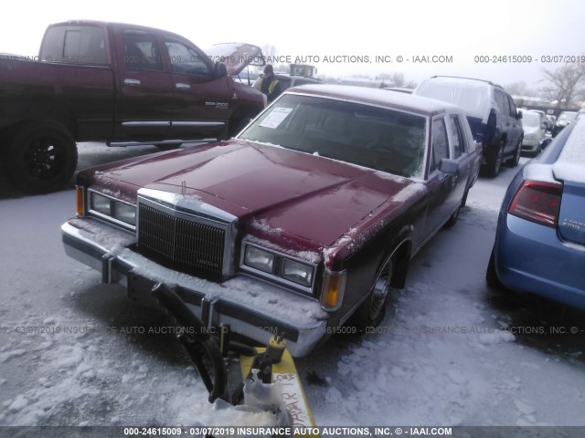 1LNBM82F7KY814479 - 1989 LINCOLN TOWN CAR SIGNATURE RED photo 2