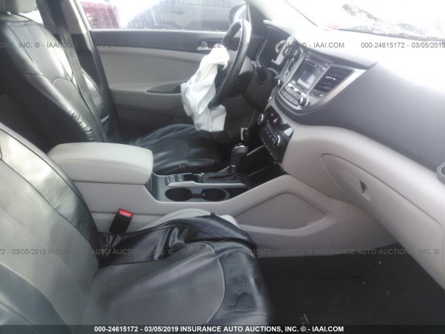 KM8J3CA26GU183979 - 2016 HYUNDAI TUCSON LIMITED/SPORT AND ECO/SE SILVER photo 5