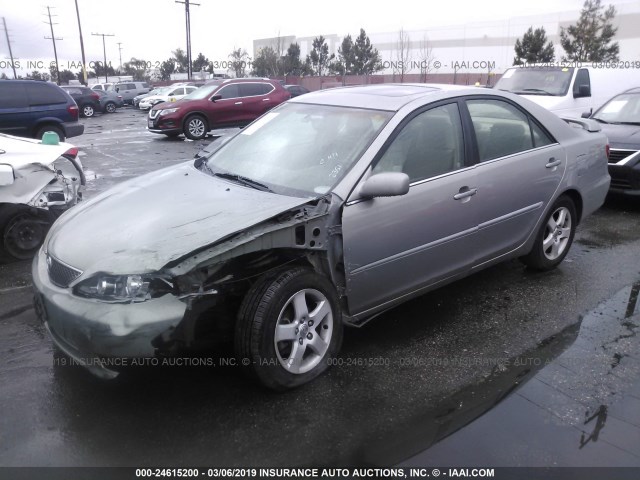 4T1BE32K15U952351 - 2005 TOYOTA CAMRY LE/XLE/SE SILVER photo 2