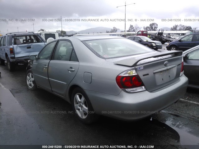 4T1BE32K15U952351 - 2005 TOYOTA CAMRY LE/XLE/SE SILVER photo 3