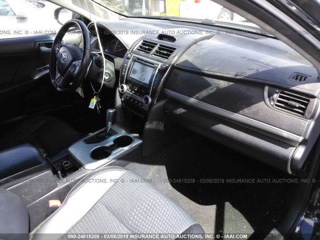 4T1BF1FK8DU284347 - 2013 TOYOTA CAMRY L/SE/LE/XLE BLACK photo 5