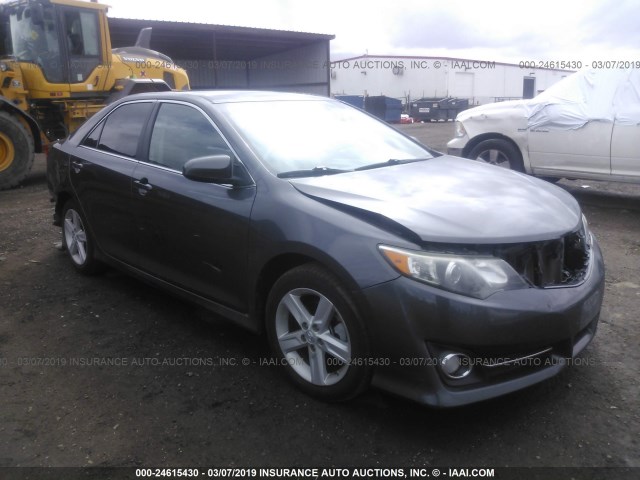 4T1BF1FK5EU822987 - 2014 TOYOTA CAMRY L/SE/LE/XLE 灰色 照片 1