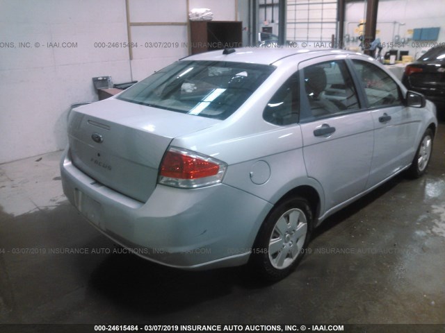 1FAHP34N08W144541 - 2008 FORD FOCUS S/SE SILVER photo 4