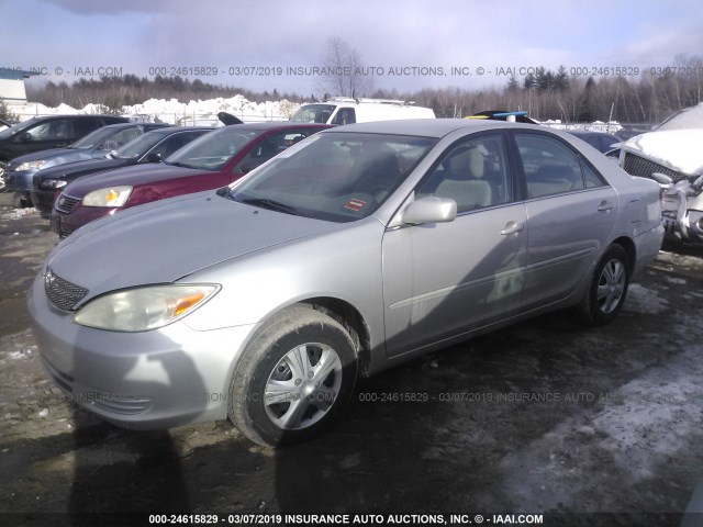 4T1BE32K04U827565 - 2004 TOYOTA CAMRY LE/XLE/SE SILVER photo 2