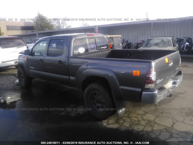 3TMMU4FN6BM026523 - 2011 TOYOTA TACOMA DOUBLE CAB LONG BED GRAY photo 3