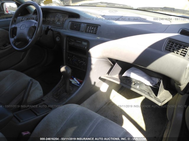4T1BG22K6VU109704 - 1997 TOYOTA CAMRY CE/LE/XLE 绿色 照片 5