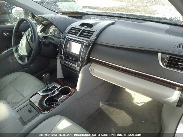 4T4BF1FK7DR280747 - 2013 TOYOTA CAMRY L/SE/LE/XLE 银色 照片 5