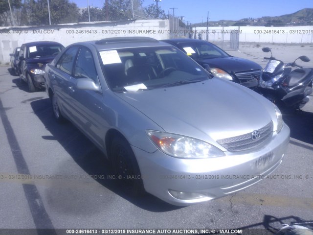 JTDBF30KX20053916 - 2002 TOYOTA CAMRY LE/XLE/SE SILVER photo 1