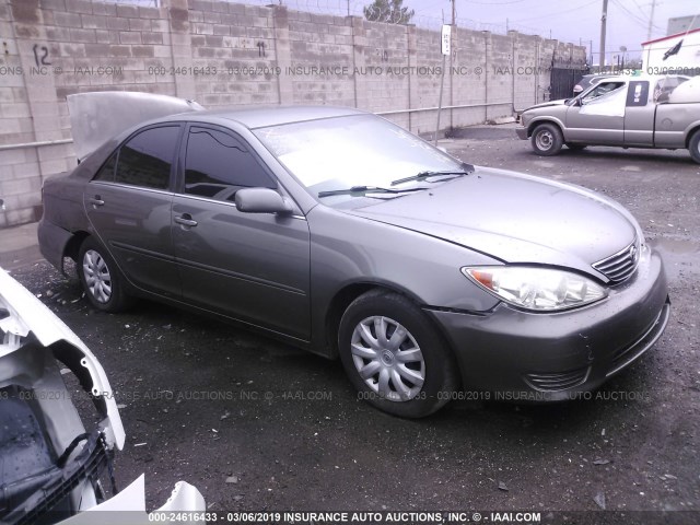 4T1BE32K25U559863 - 2005 TOYOTA CAMRY LE/XLE/SE GRAY photo 1