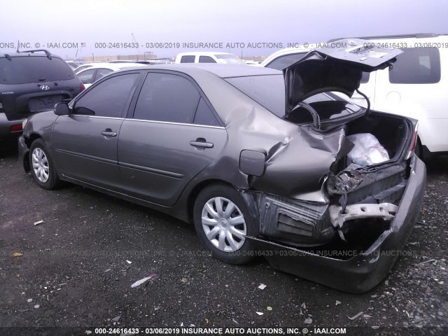 4T1BE32K25U559863 - 2005 TOYOTA CAMRY LE/XLE/SE GRAY photo 3