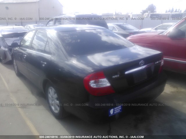 JTDBE30K820074458 - 2002 TOYOTA CAMRY LE/XLE/SE BLACK photo 3