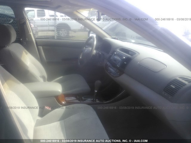 JTDBE30K820074458 - 2002 TOYOTA CAMRY LE/XLE/SE BLACK photo 5