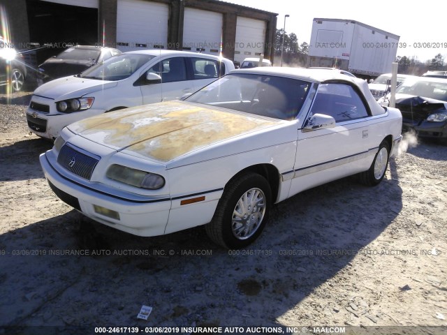 1C3EU4535RF291078 - 1994 CHRYSLER LEBARON GTC/LX WHITE photo 2