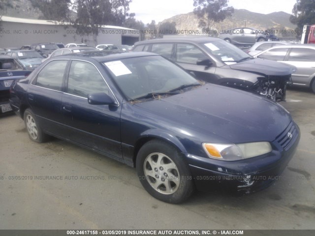 JT2BF22K9V0026940 - 1997 TOYOTA CAMRY LE/XLE BLUE photo 1