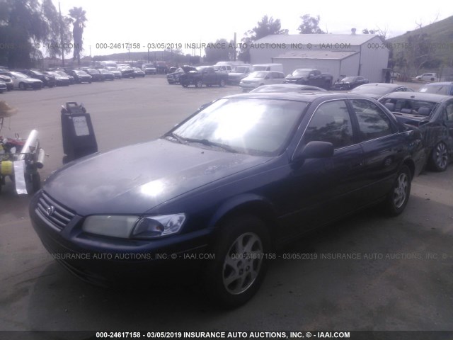 JT2BF22K9V0026940 - 1997 TOYOTA CAMRY LE/XLE BLUE photo 2