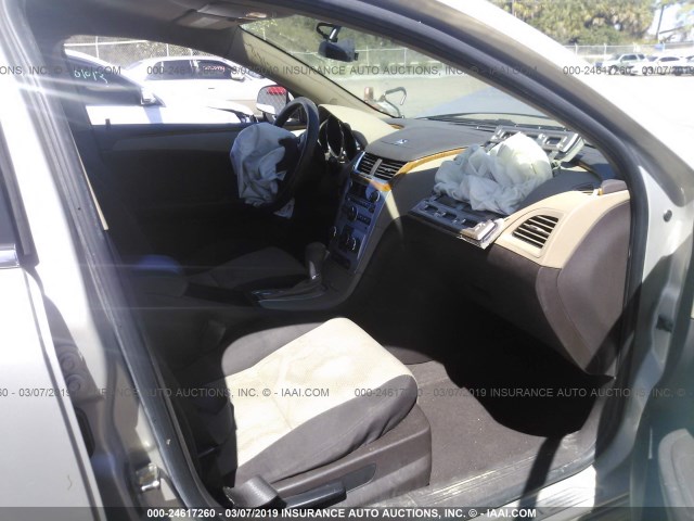 1G1ZC5E17BF217258 - 2011 CHEVROLET MALIBU 1LT 银色 照片 5