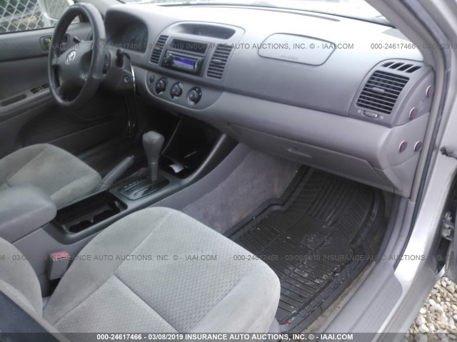 4T1BE32KX3U119306 - 2003 TOYOTA CAMRY LE/XLE/SE SILVER photo 5
