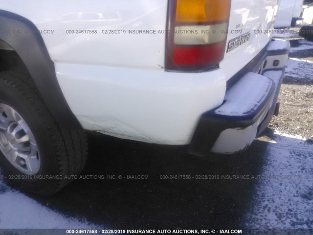 1GTHK23U33F240832 - 2003 GMC SIERRA WHITE photo 6