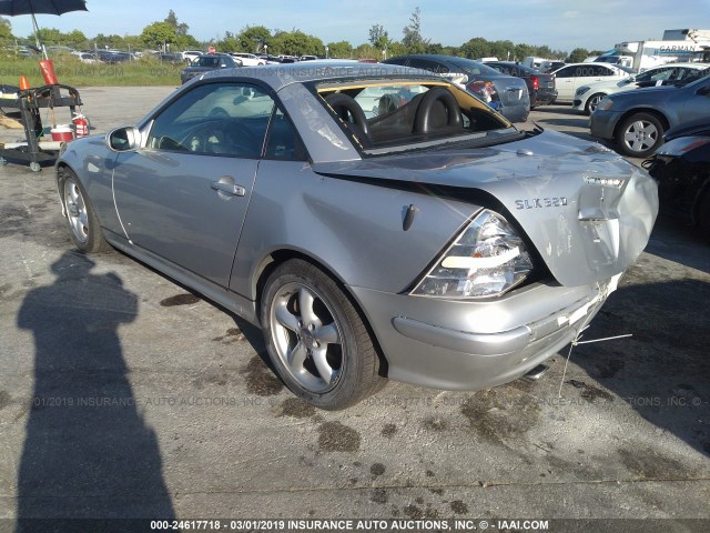 WDBKK65F33F273730 - 2003 MERCEDES-BENZ SLK 320 SILVER photo 3