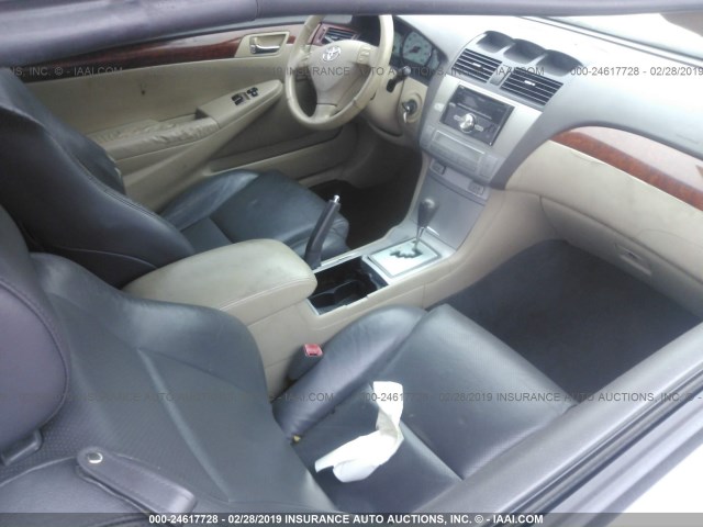 4T1FA38P36U071085 - 2006 TOYOTA CAMRY SOLARA SE/SLE WHITE photo 5