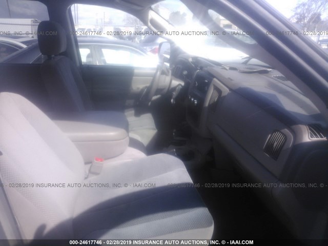3D7KA28D24G109382 - 2004 DODGE RAM 2500 ST/SLT 银色 照片 5