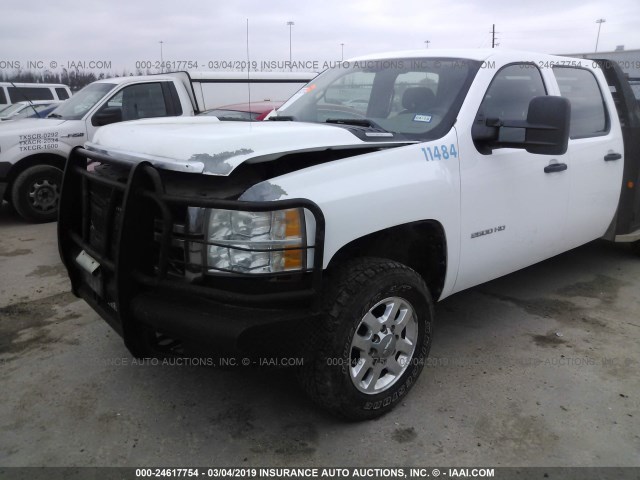 1GC1CVC82BF211484 - 2011 CHEVROLET SILVERADO C2500 HEAVY DUTY WHITE photo 2