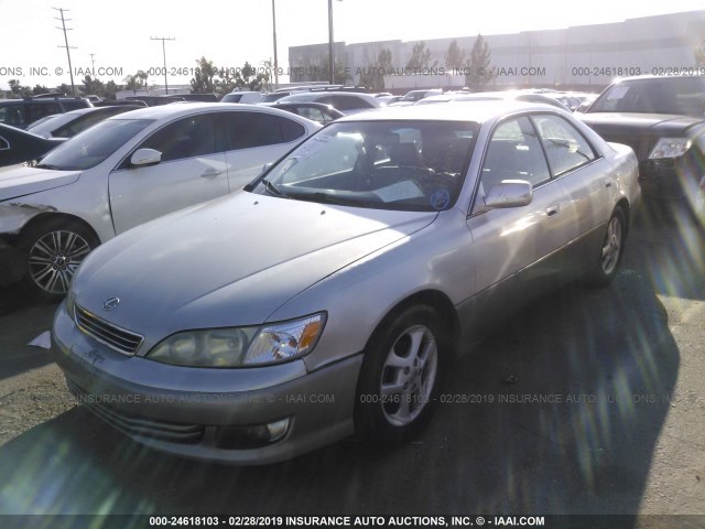 JT8BF28G410302640 - 2001 LEXUS ES 300 SILVER photo 2