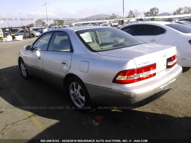 JT8BF28G410302640 - 2001 LEXUS ES 300 SILVER photo 3