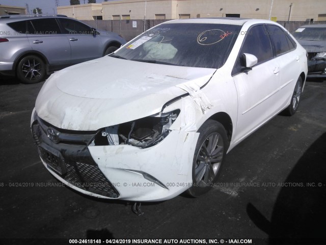 4T1BF1FK4GU134207 - 2016 TOYOTA CAMRY LE/XLE/SE/XSE WHITE photo 2