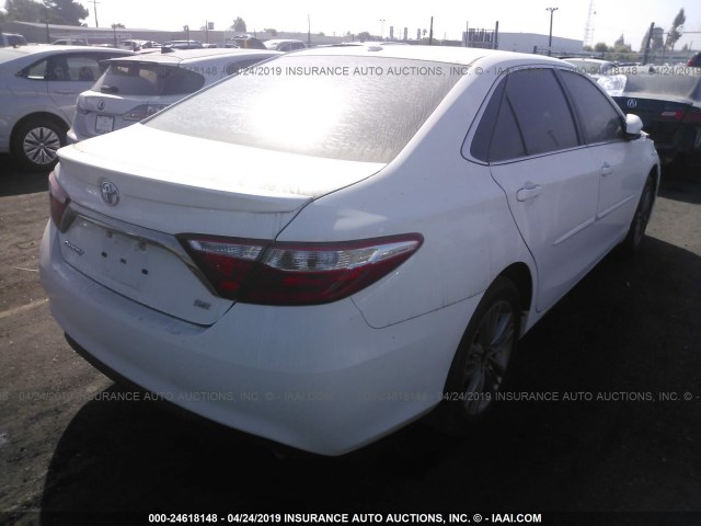 4T1BF1FK4GU134207 - 2016 TOYOTA CAMRY LE/XLE/SE/XSE WHITE photo 4