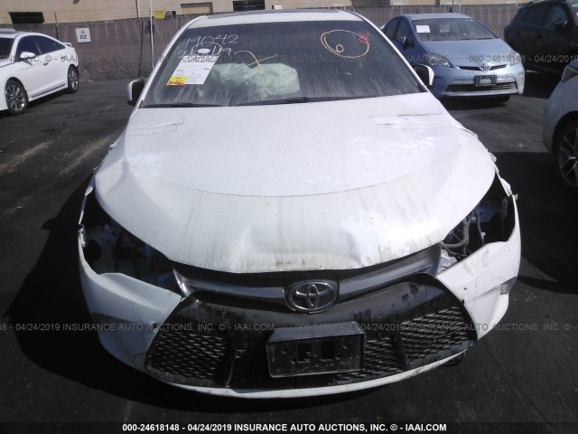 4T1BF1FK4GU134207 - 2016 TOYOTA CAMRY LE/XLE/SE/XSE WHITE photo 6