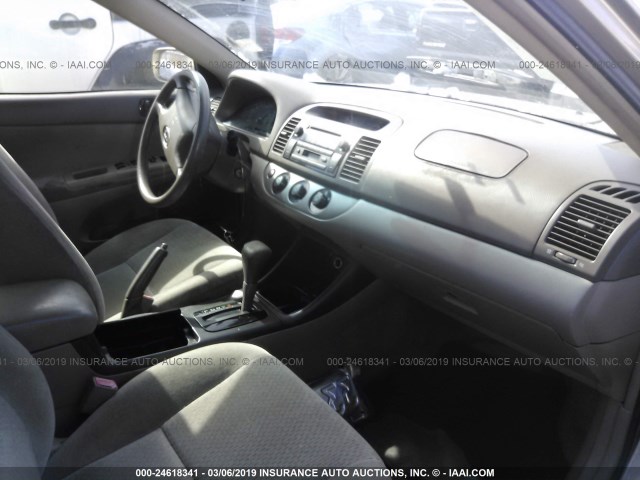 4T1BE32K52U097679 - 2002 TOYOTA CAMRY LE/XLE/SE TAN photo 5