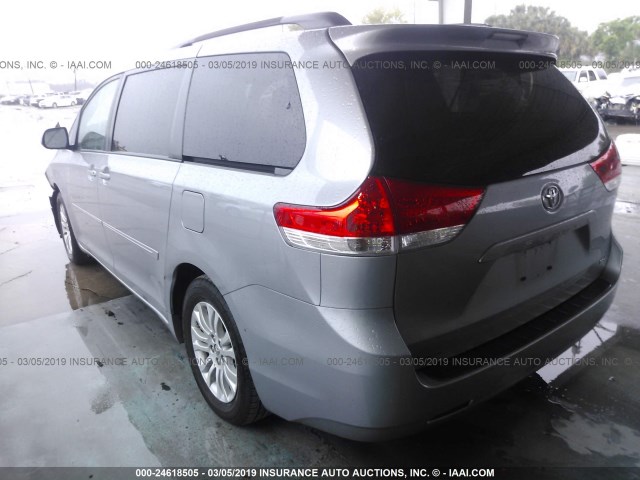 5TDYK3DCXDS319234 - 2013 TOYOTA SIENNA XLE/LIMITED SILVER photo 3