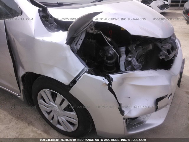 JHMGK5H56GS009000 - 2016 HONDA FIT LX SILVER photo 6