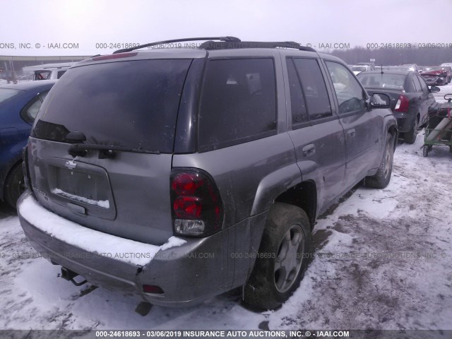 1GNDT13S282214328 - 2008 CHEVROLET TRAILBLAZER LS/LT SILVER photo 4