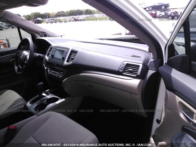 5FNYF5H16JB019232 - 2018 HONDA PILOT LX WHITE photo 5