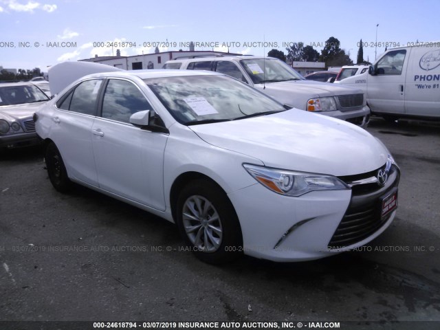 4T4BF1FK7GR538608 - 2016 TOYOTA CAMRY LE/XLE/SE/XSE თეთრი ფოტო 1
