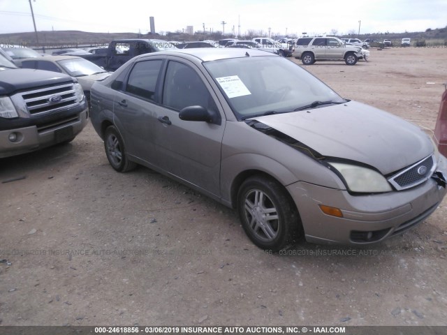 1FAFP34NX5W122159 - 2005 FORD FOCUS ZX4 TAN photo 1