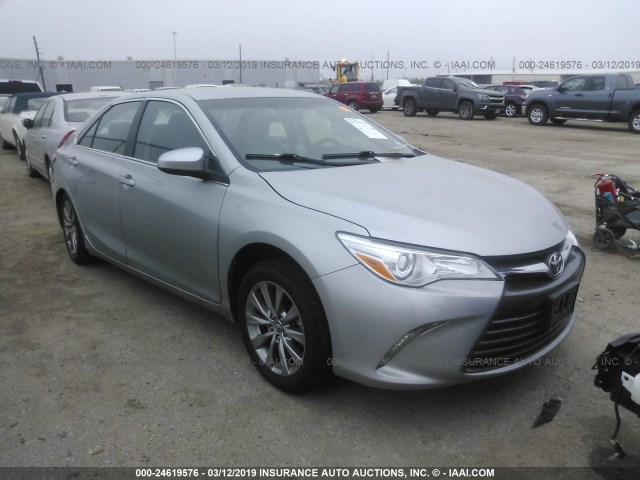 4T4BF1FK1FR494717 - 2015 TOYOTA CAMRY LE/XLE/SE/XSE SILVER photo 1