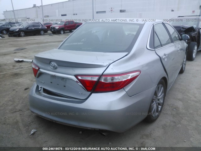 4T4BF1FK1FR494717 - 2015 TOYOTA CAMRY LE/XLE/SE/XSE SILVER photo 4