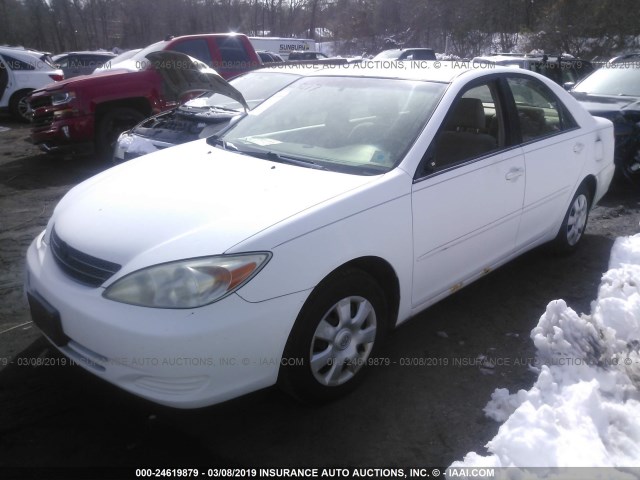 4T1BE32K03U205420 - 2003 TOYOTA CAMRY LE/XLE/SE WHITE photo 2