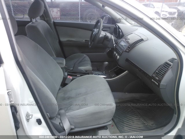 1N4AL11DX5C106020 - 2005 NISSAN ALTIMA S/SL WHITE photo 5