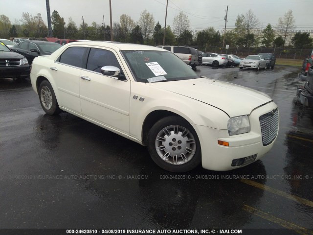 2C3JA43R05H117605 - 2005 CHRYSLER 300 WHITE photo 1