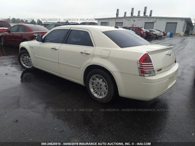 2C3JA43R05H117605 - 2005 CHRYSLER 300 WHITE photo 3