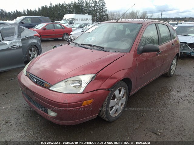 3FAFP37372R236001 - 2002 FORD FOCUS ZX5 RED photo 2