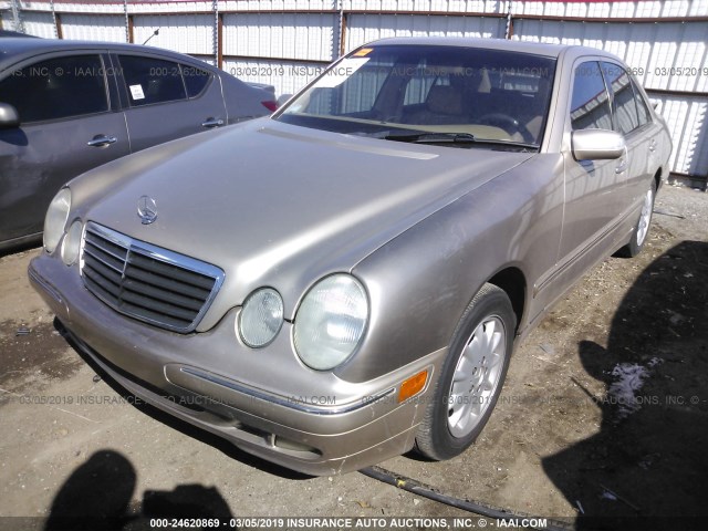 WDBJF65J6YB022591 - 2000 MERCEDES-BENZ E 320 Champagne photo 2